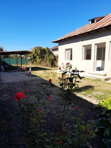 Casă cu 4 camere decomandat în Brătășanca