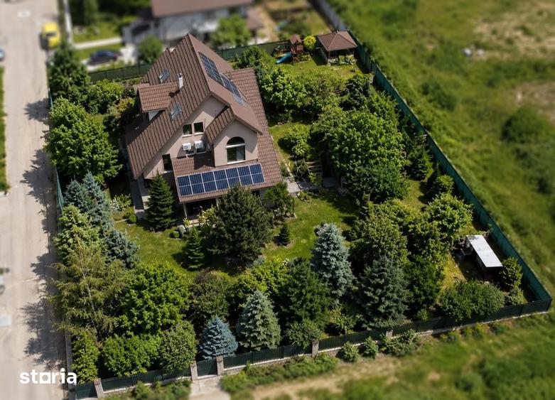 Casă cu 6 camere cu Teren 1000 Mp în Copou