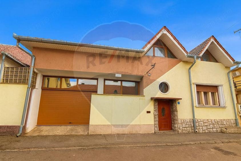 Casă cu 5 camere cu Teren 224 Mp în Ultracentral