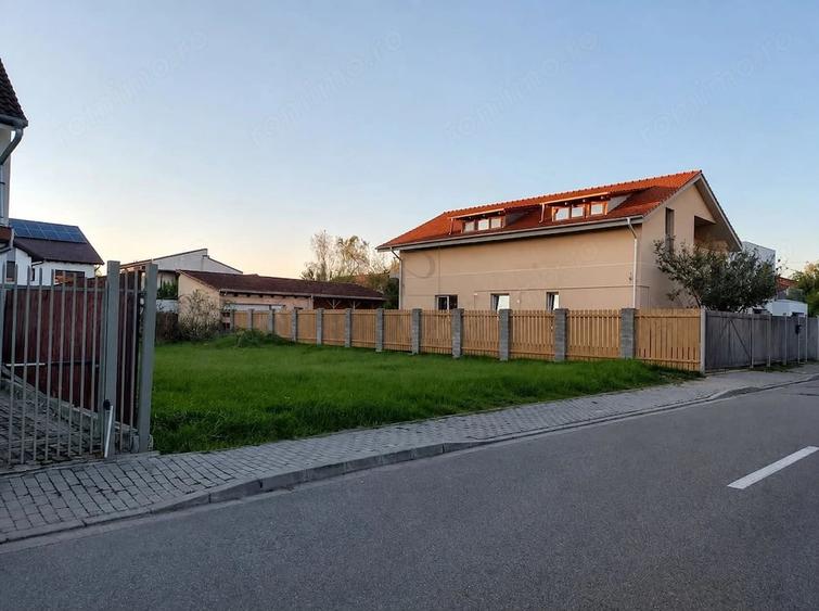 Teren de 600 mp, în Plopi