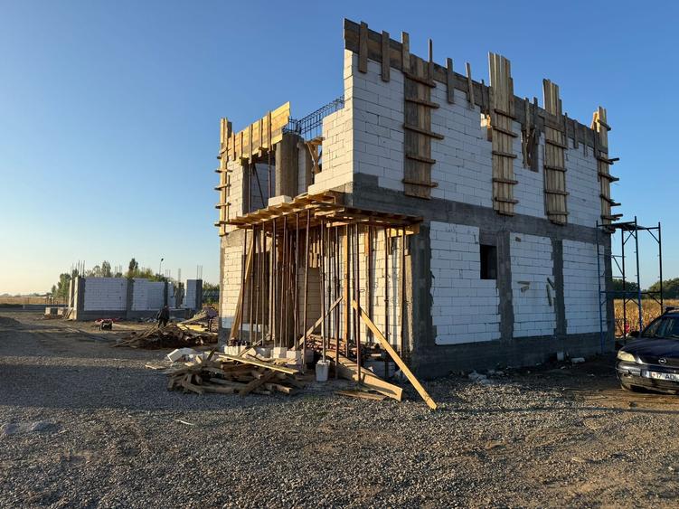 Teren Construcții intravilan de 12500 mp, în Crevedia
