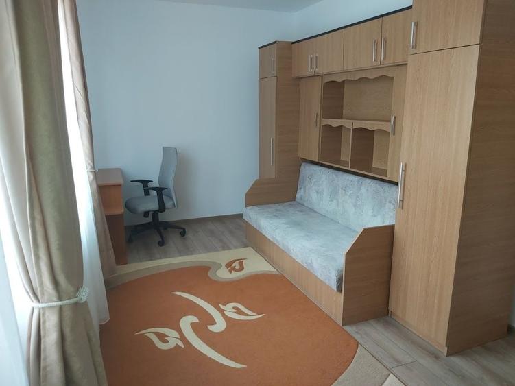 Apartament cu 3 camere decomandat în Florești