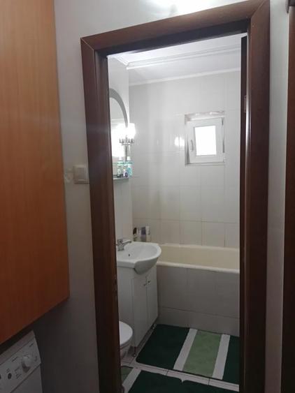 Apartament cu 3 camere decomandat, mobilat în Nicolina
