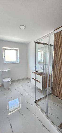 Casă individuală cu 5 camere cu Canalizare în Tineretului
