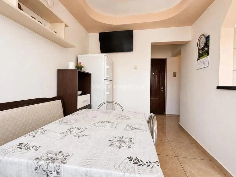 Apartament cu 4 camere semidecomandat în Dacia