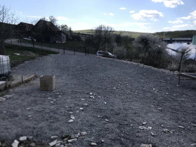 Teren de 872 mp, în Dezmir