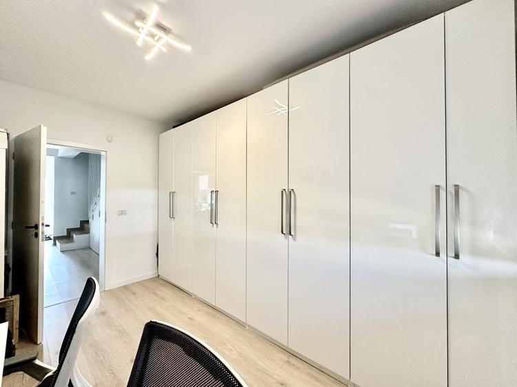 Duplex cu 4 camere cu Canalizare în Moșnița Veche