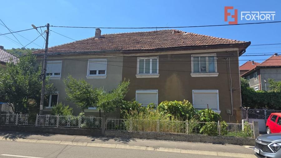Casă individuală cu 6 camere cu Canalizare în Orșova