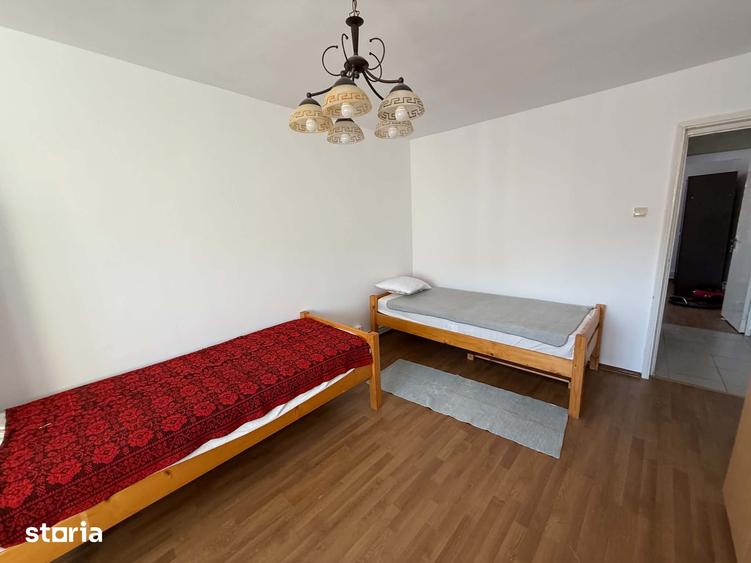 Apartament cu 3 camere decomandat în Între Lacuri