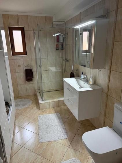 Casă cu 4 camere în Sântandrei