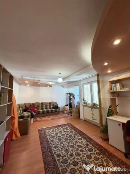 Apartament cu 4 camere decomandat în Rovinari