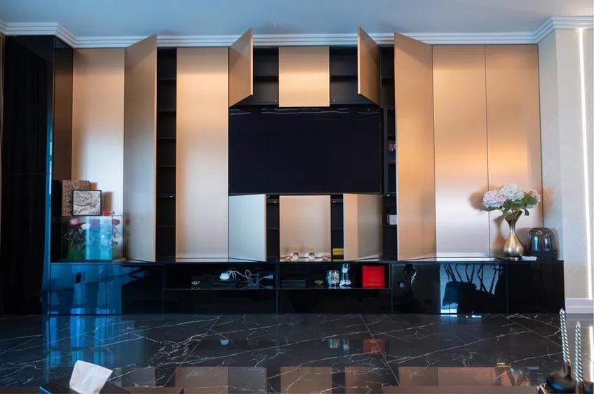 Apartament cu 3 camere semidecomandat, mobilat în Europa