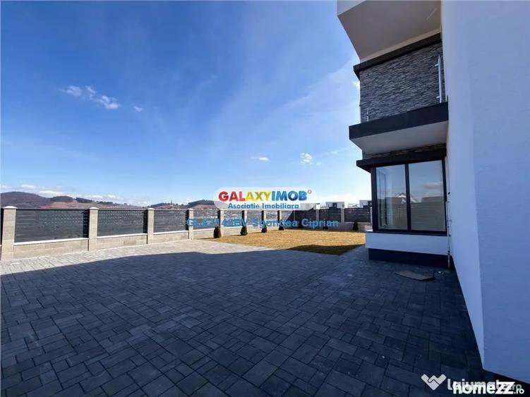 Casă cu 4 camere cu Teren 518 Mp în Sânpetru