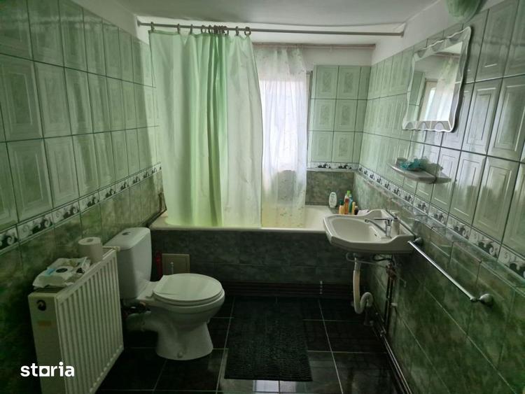 Casă cu 5 camere cu Teren 260 Mp în Hașdeu