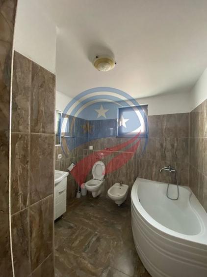 Casă individuală cu 5 camere cu Canalizare în Ghercești