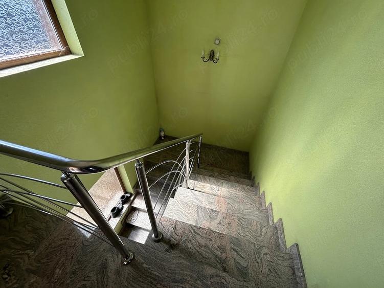 Casă cu 4 camere cu Teren 1812 Mp în Central