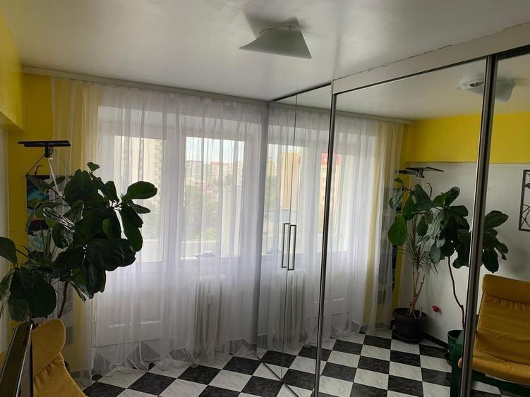 Apartament cu 3 camere decomandat în Lacul Tei