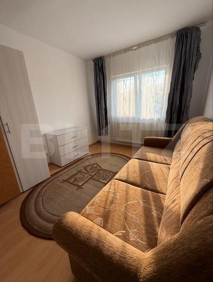 Apartament cu 3 camere decomandat, mobilat în Tractorul