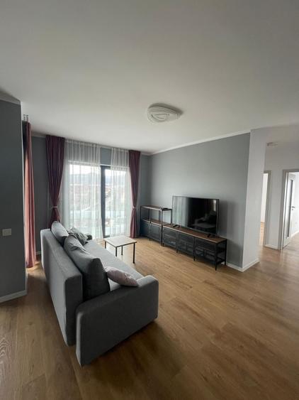 Apartament cu 3 camere semidecomandat, mobilat în Florești — fotografia 2