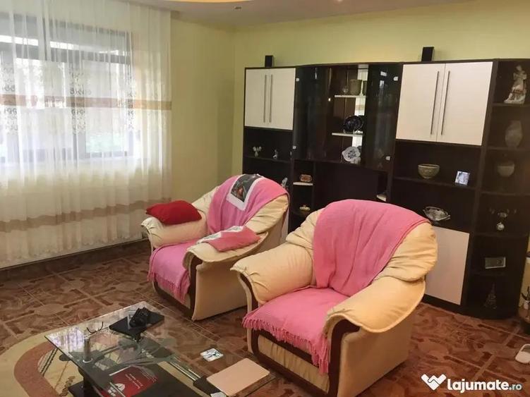 Casă cu 6 camere cu Teren 2000 Mp în Bucium