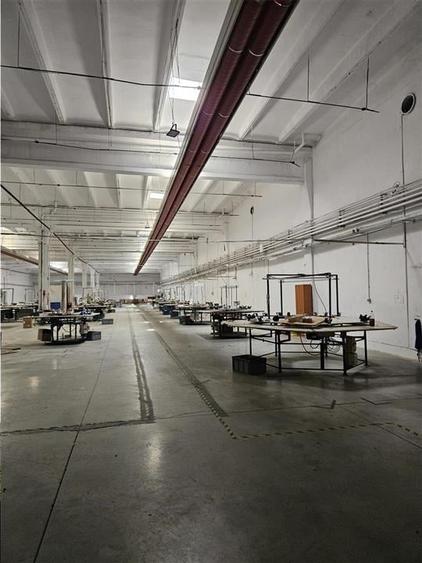 Spațiu industrial, de 3,300 mp, în Depozite