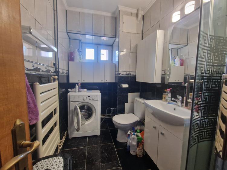 Apartament cu 4 camere decomandat în Nicolina