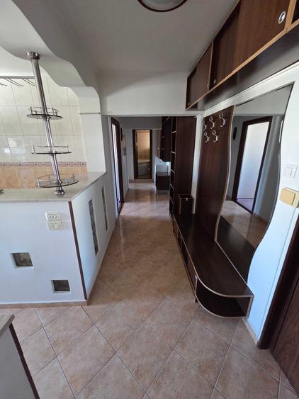 Apartament cu 3 camere decomandat în Tineretului