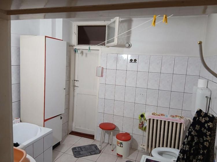 Casă individuală cu 3 camere cu Canalizare în Central