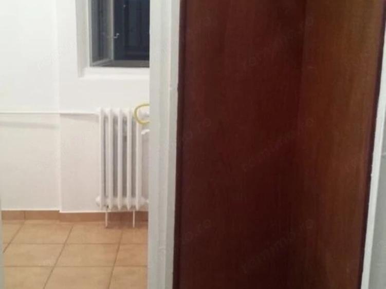 Garsonieră decomandată în Sud