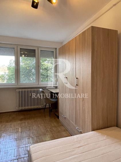 Apartament cu 3 camere semidecomandat, mobilat în Centru Civic