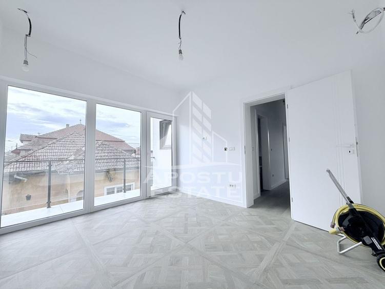 Duplex cu 4 camere cu Canalizare în Mehala