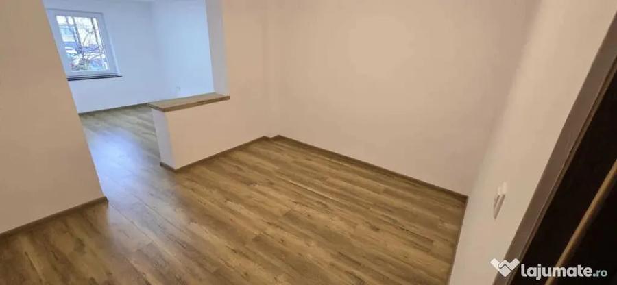 Apartament cu 4 Camere Semidecomandate - Parter Zona George Enescu - Suceava (Suceava) - 1