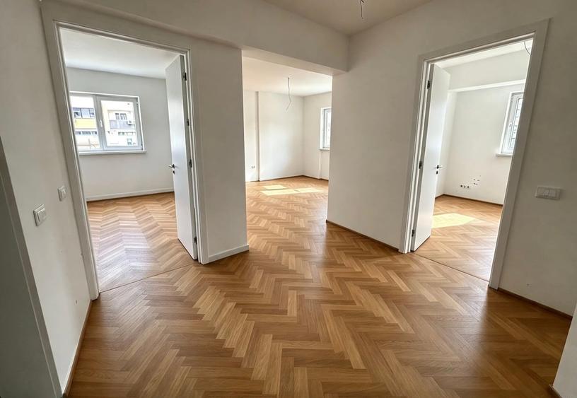 Apartament cu 3 camere decomandat în Berceni