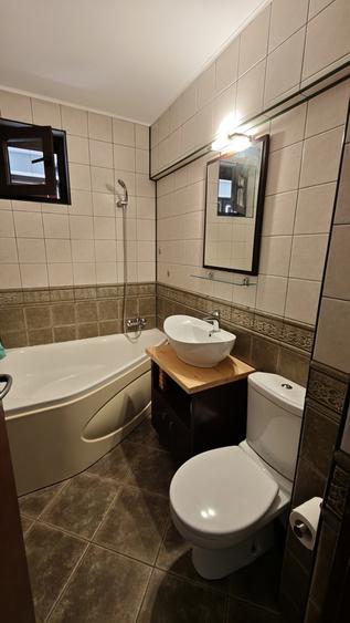 Apartament cu 3 camere decomandat în Titan