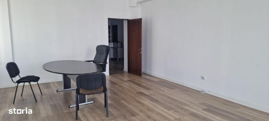 Spațiu comercial, de 90 mp, în Central