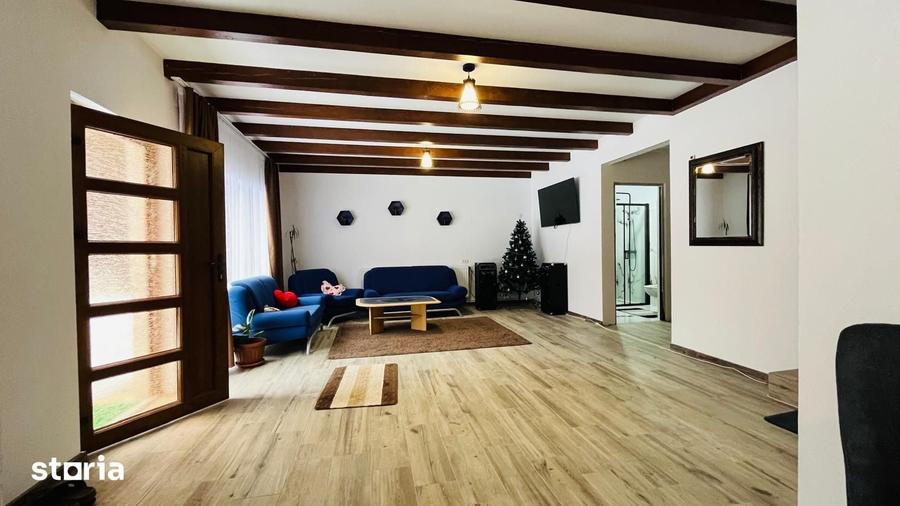 Casă cu 6 camere cu Teren 712 Mp în Central