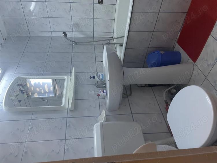 Apartament cu 3 camere semidecomandat în Est