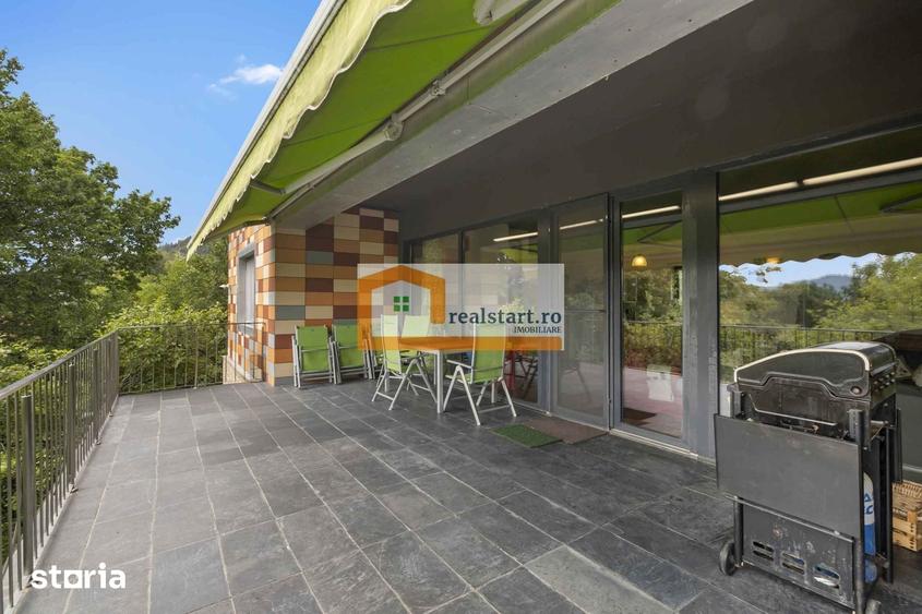 Casă cu 6 camere cu Teren 3300 Mp în Cornu