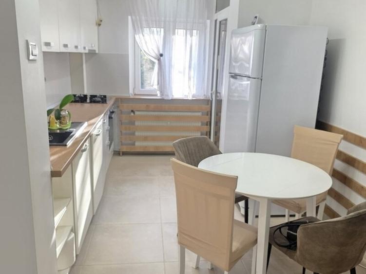 Apartament cu 3 camere decomandat în Dorobanți