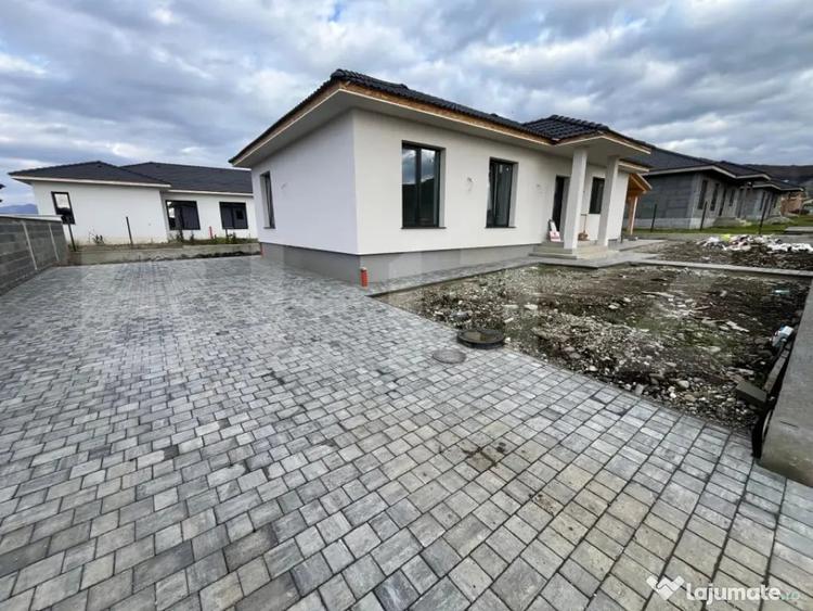 Casă cu 4 camere cu Teren 500 Mp în Unirea