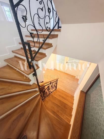 Duplex cu 7 camere cu Canalizare în Iancu Nicolae