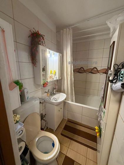 Apartament cu 2 camere semidecomandat, mobilat în Titan