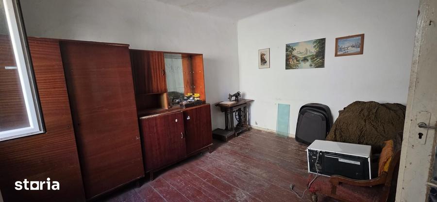 Casă cu 7 camere cu Teren 170 Mp în Tomis I