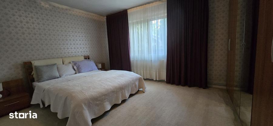 Casă cu 7 camere cu Teren 3000 Mp în Gura Ocniței