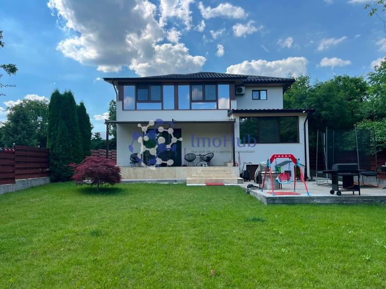 Casă individuală cu 7 camere cu Canalizare în Nicolina