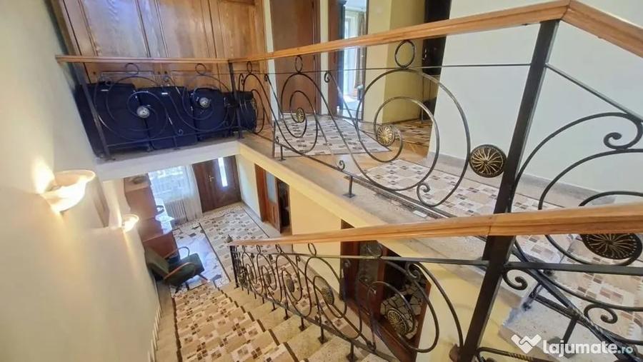 Casă cu 4 camere cu Teren 271 Mp în Central