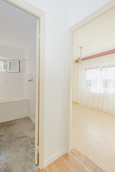 Apartament cu 3 camere semidecomandat, mobilat în Tomis III