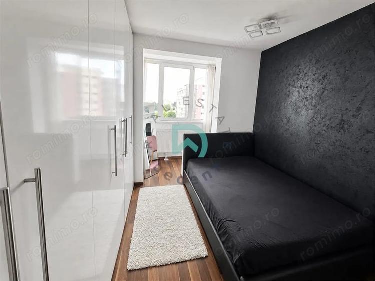 Apartament cu 3 camere decomandat în Calea București