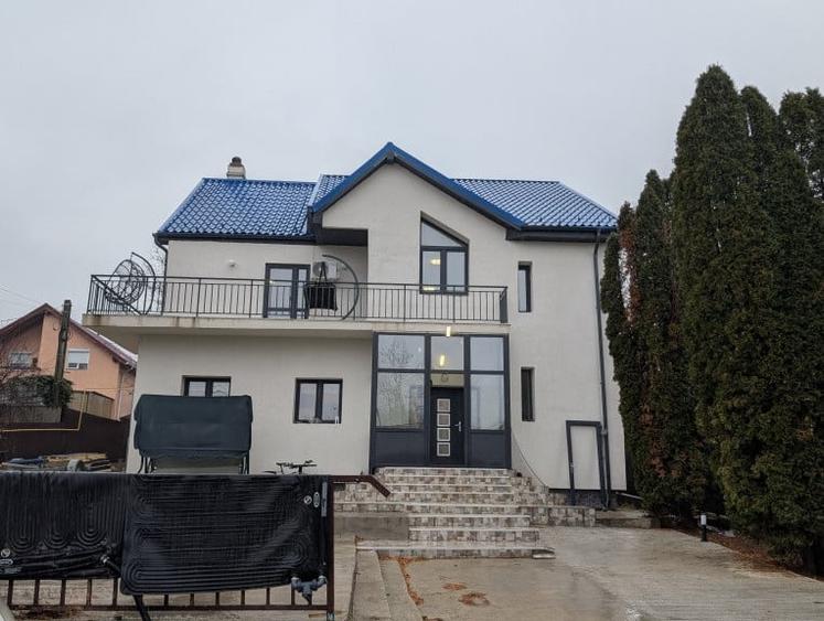 Casă individuală cu 6 camere cu Canalizare în Aviatori