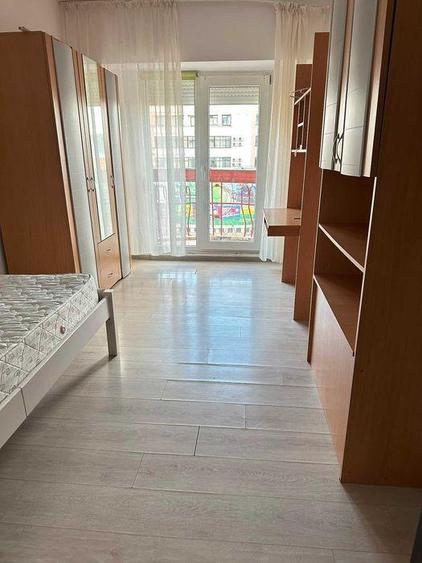 Apartament cu 3 camere decomandat în Păcurari